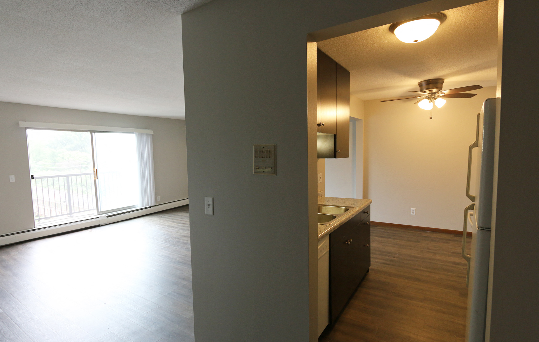Edina Manor Apartments Image 11